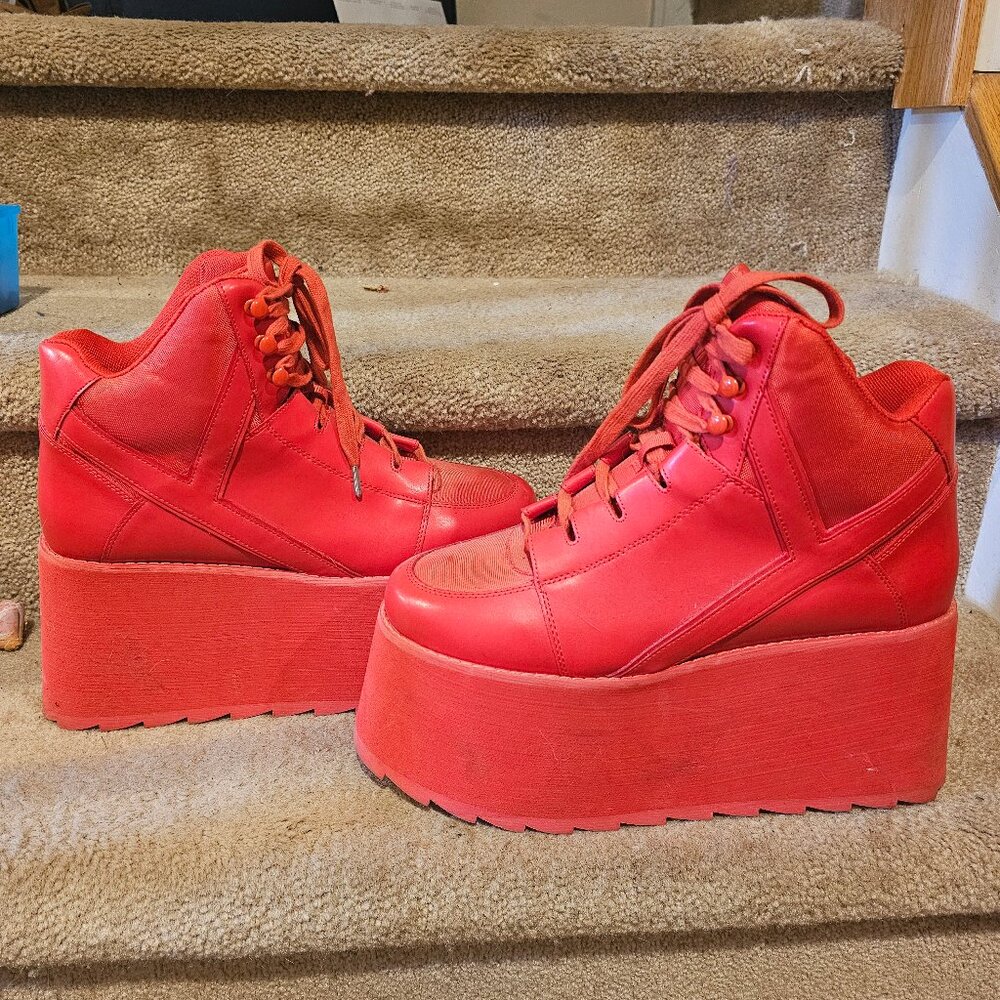 unworn yru red qozmo 2 platforms